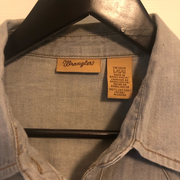 SOLD. Wrangler Grey Denim Button Down Shirt - Picture 3 of 5